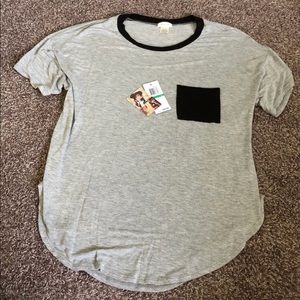 Super soft pocket T-shirt with curved hem large